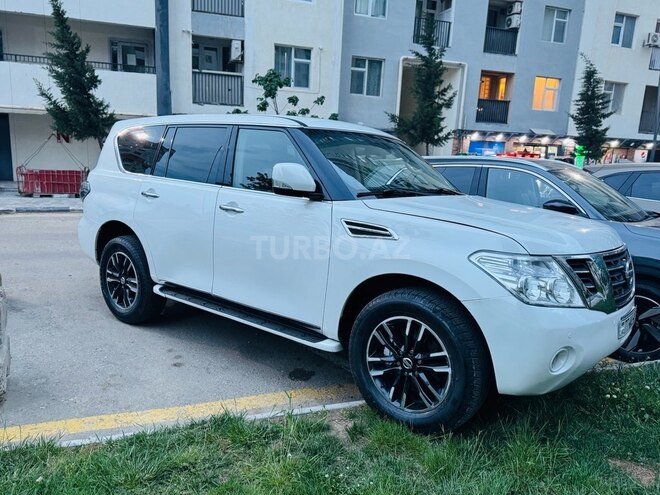 Nissan Patrol 2011, 179,000 km - 5.6 л - Bakı