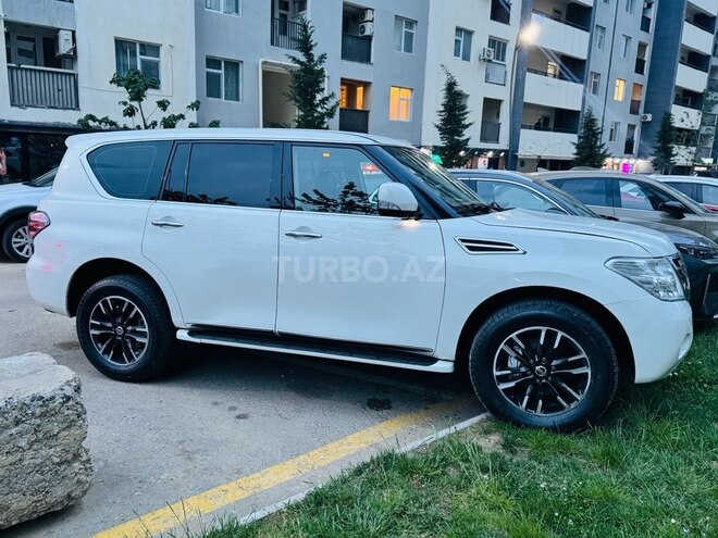 Nissan Patrol 2011, 179,000 km - 5.6 л - Bakı