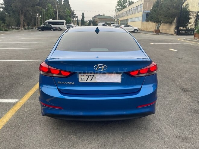 Hyundai Elantra 2016, 198,214 km - 2.0 л - Şirvan