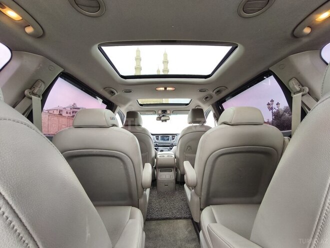 Kia Carnival-17