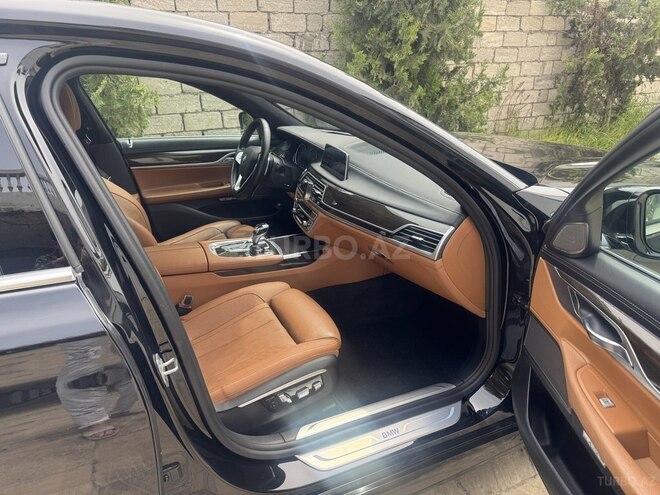 BMW 740-19