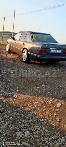 Mercedes E 220 d 1995, 425,800 km - 2.2 l - Bakı