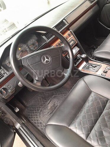 Mercedes E 220 d 1995, 425,800 km - 2.2 l - Bakı