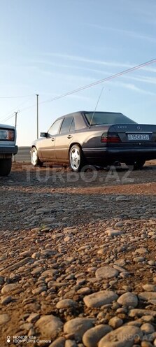 Mercedes E 220 d 1995, 425,800 km - 2.2 l - Bakı