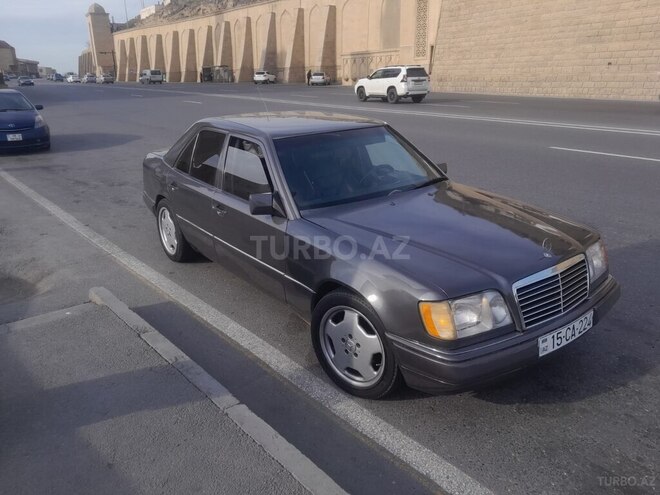 Mercedes E 220 d 1995, 425,800 km - 2.2 l - Bakı