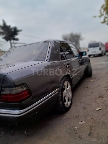 Mercedes E 220 d 1995, 425,800 km - 2.2 l - Bakı