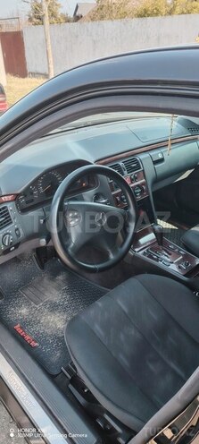 Mercedes E 220 d 2001, 225,000 km - 2.2 л - Astara