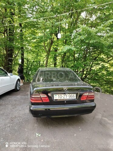 Mercedes E 220 d 2001, 225,000 km - 2.2 л - Astara
