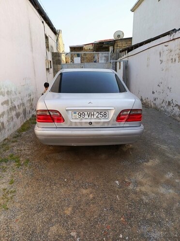 Mercedes E 200 1996, 215,000 km - 2.0 l - Bakı