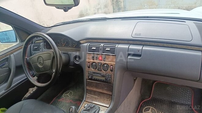 Mercedes E 200 1996, 215,000 km - 2.0 l - Bakı