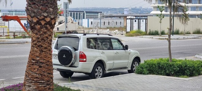 Mitsubishi Pajero 2006, 225,000 km - 3.8 l - Bakı