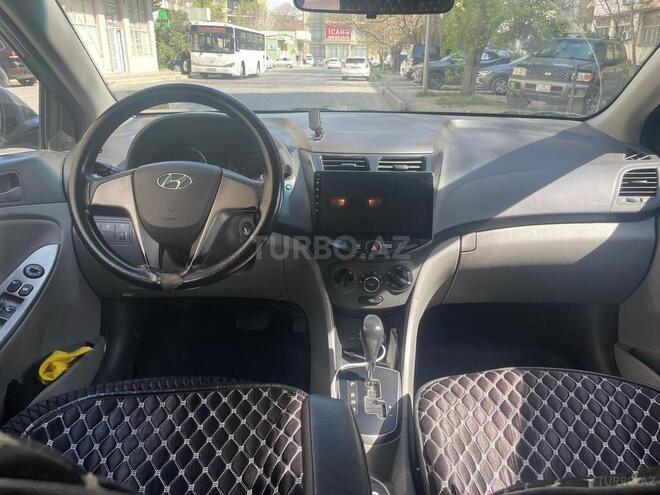 Hyundai Accent 2015, 300,000 km - 1.6 л - Bakı