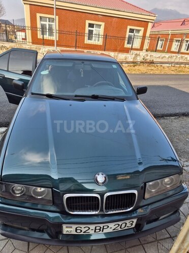 BMW 318 1993, 393,000 km - 1.8 l - Zaqatala