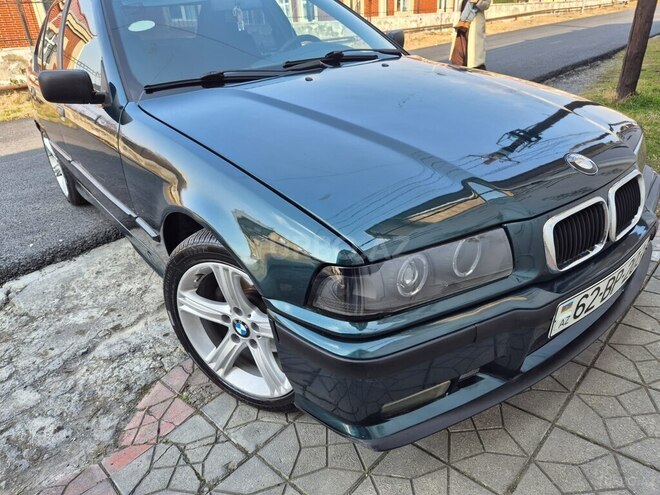 BMW 318 1993, 393,000 km - 1.8 l - Zaqatala