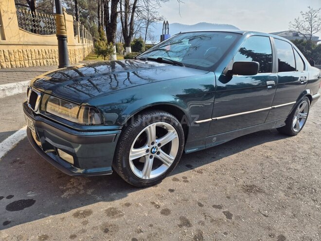 BMW 318 1993, 393,000 km - 1.8 l - Zaqatala