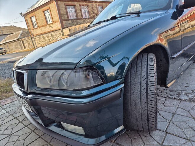 BMW 318 1993, 393,000 km - 1.8 l - Zaqatala