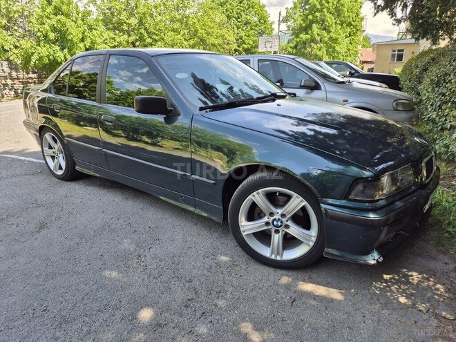 BMW 318 1993, 393,000 km - 1.8 l - Zaqatala