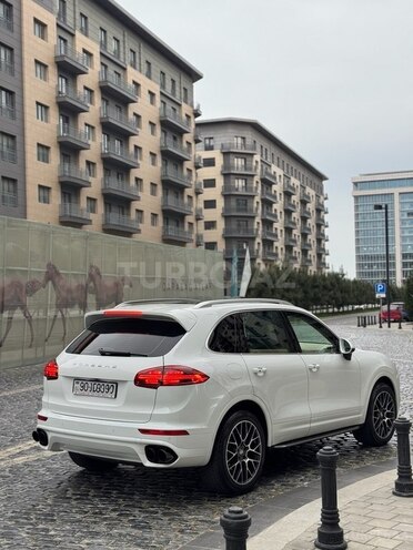 Porsche Cayenne-2