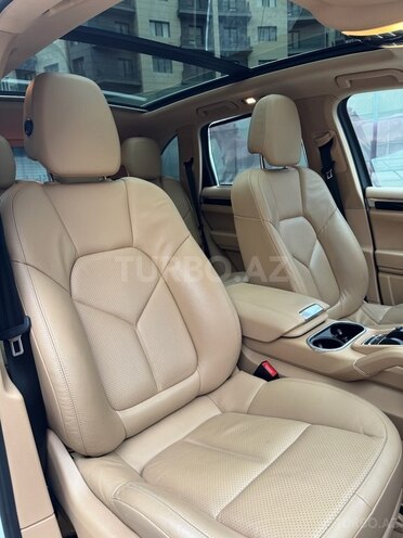Porsche Cayenne-7