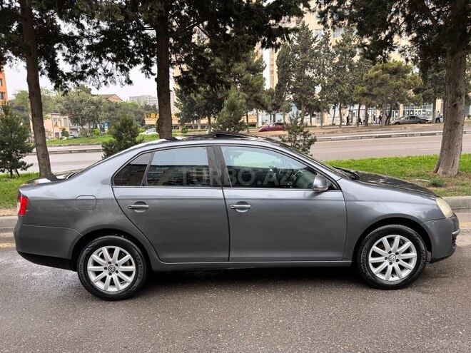 Volkswagen Jetta-5