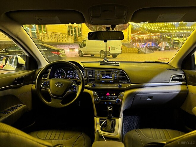 Hyundai Elantra 2017, 164,153 km - 2.0 л - Şirvan