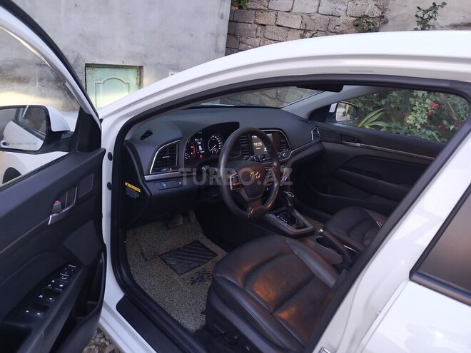 Hyundai Elantra 2015, 200,300 km - 1.6 l - Bakı