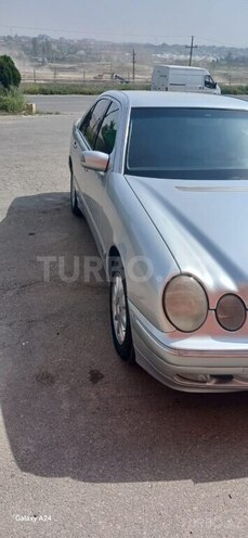 Mercedes E 220 d 2001, 219,000 km - 2.2 l - Bakı