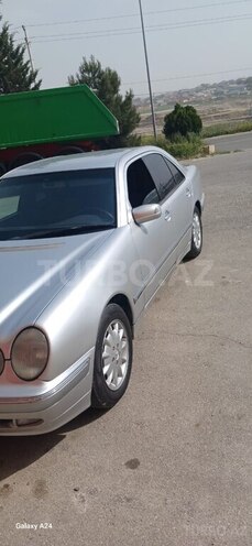 Mercedes E 220 d 2001, 219,000 km - 2.2 l - Bakı