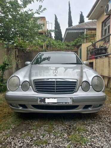 Mercedes E 220 d 2001, 219,000 km - 2.2 l - Bakı