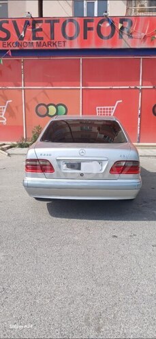 Mercedes E 220 d 2001, 219,000 km - 2.2 l - Bakı