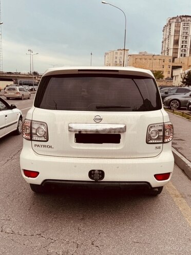 Nissan Patrol 2011, 250,000 km - 5.6 л - Bakı
