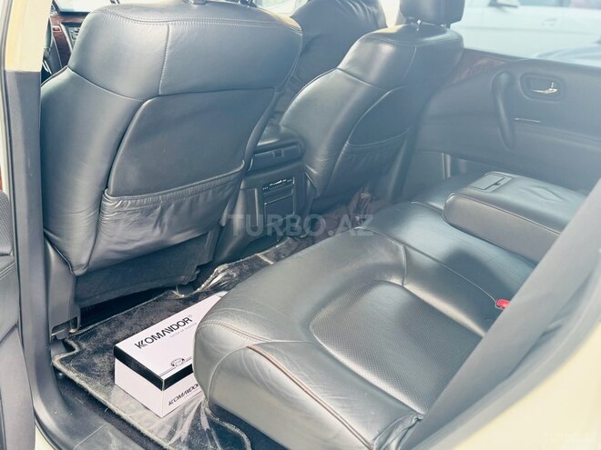 Nissan Patrol 2011, 250,000 km - 5.6 л - Bakı