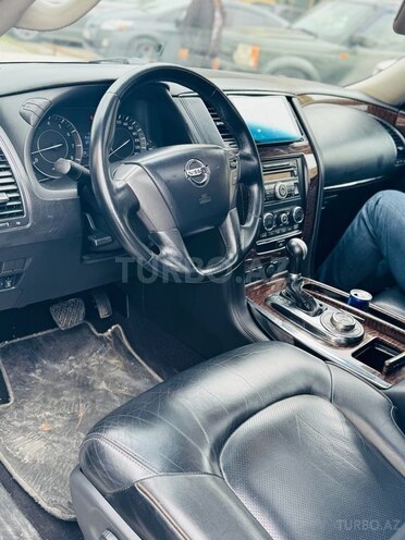 Nissan Patrol 2011, 250,000 km - 5.6 л - Bakı