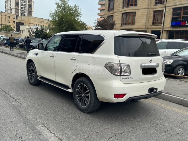 Nissan Patrol 2011, 250,000 km - 5.6 л - Bakı
