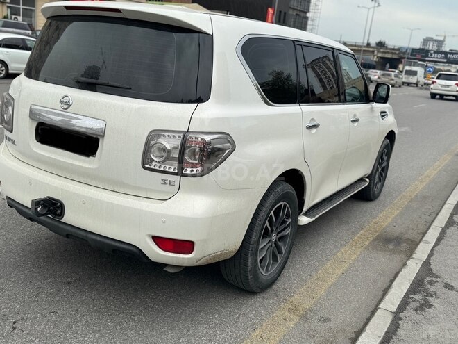 Nissan Patrol 2011, 250,000 km - 5.6 л - Bakı