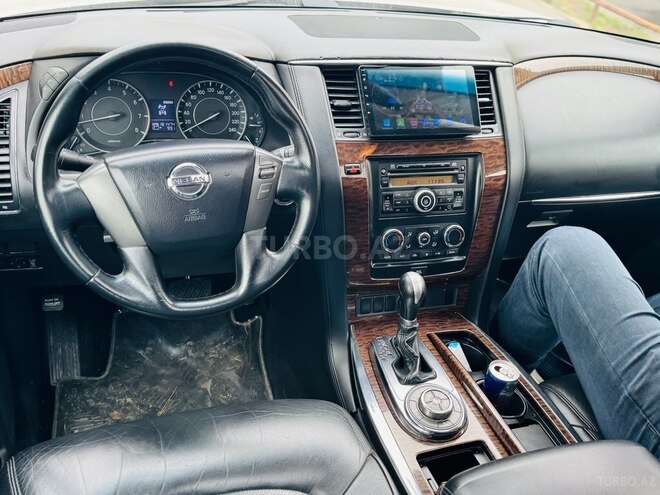 Nissan Patrol 2011, 250,000 km - 5.6 л - Bakı