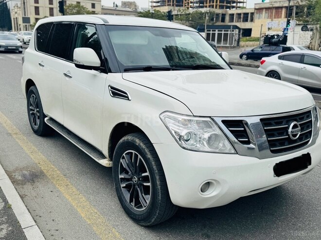 Nissan Patrol 2011, 250,000 km - 5.6 л - Bakı