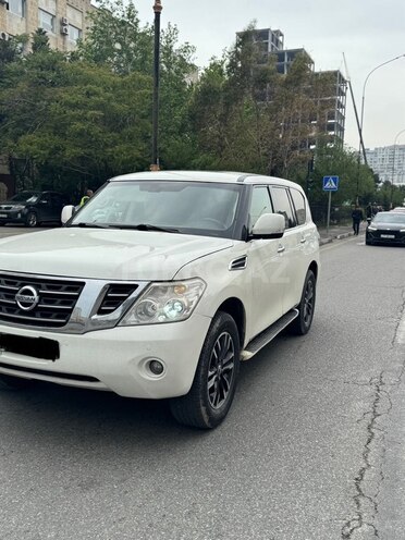 Nissan Patrol 2011, 250,000 km - 5.6 л - Bakı