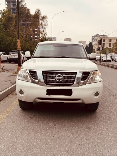 Nissan Patrol 2011, 250,000 km - 5.6 л - Bakı