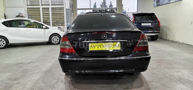 Mercedes E 270-2