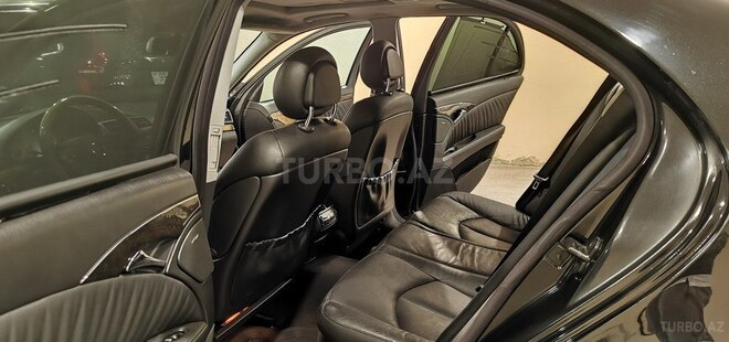 Mercedes E 270-11