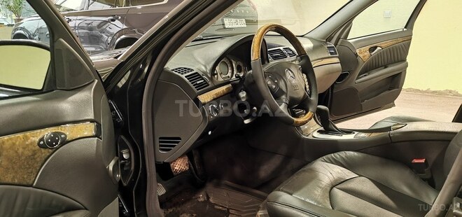 Mercedes E 270-9