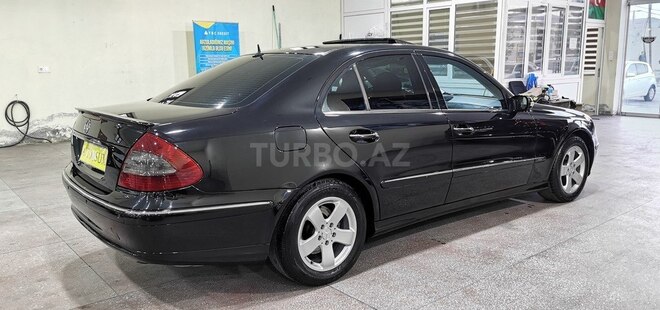 Mercedes E 270-7