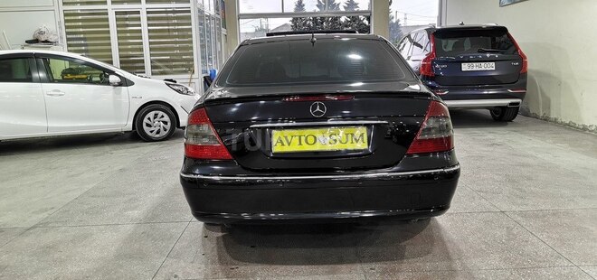 Mercedes E 270-16