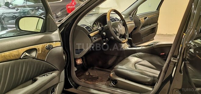 Mercedes E 270-10