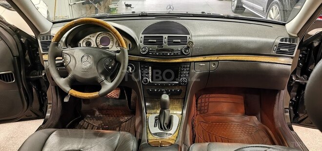 Mercedes E 270-8