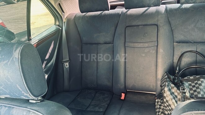 Mercedes E 240 1998, 230,000 km - 2.4 l - Zaqatala
