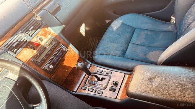 Mercedes E 240 1998, 230,000 km - 2.4 l - Zaqatala