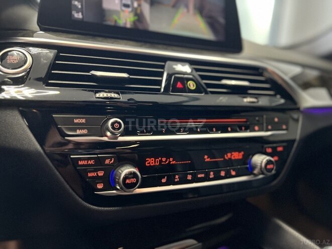 BMW 530e-16