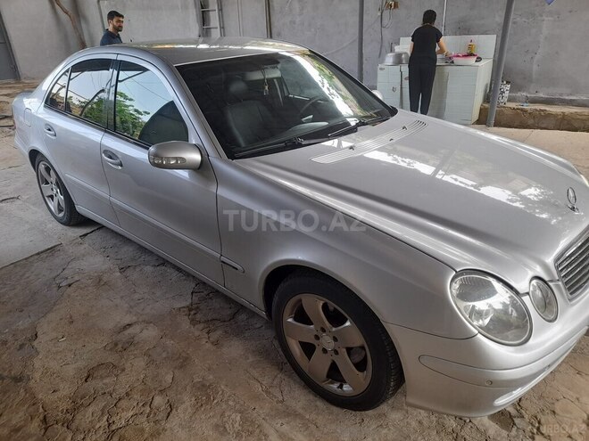 Mercedes E 220 d 2002, 332,000 km - 2.2 л - Bakı